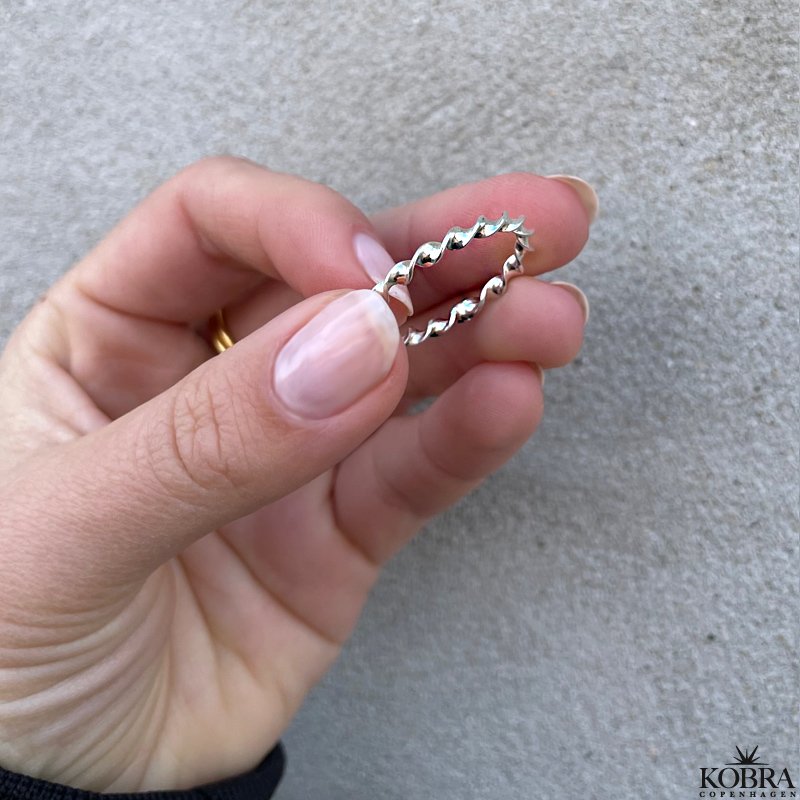 "Esmeralda" twisted ring in sterling silver