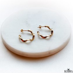 "Maxine" 18 karat forgyldte reringe med et twist!