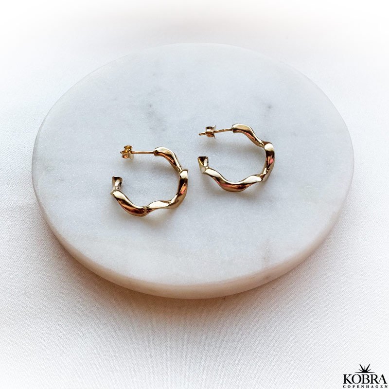 "Maxine" 18 karat forgyldte reringe med et twist!