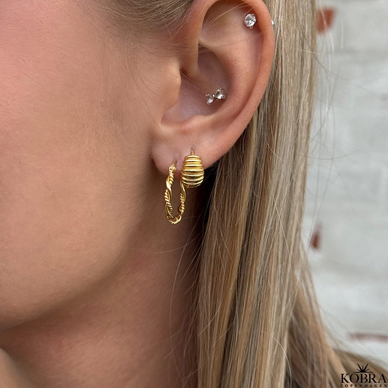 "Sally" smukke snoet guld hoops