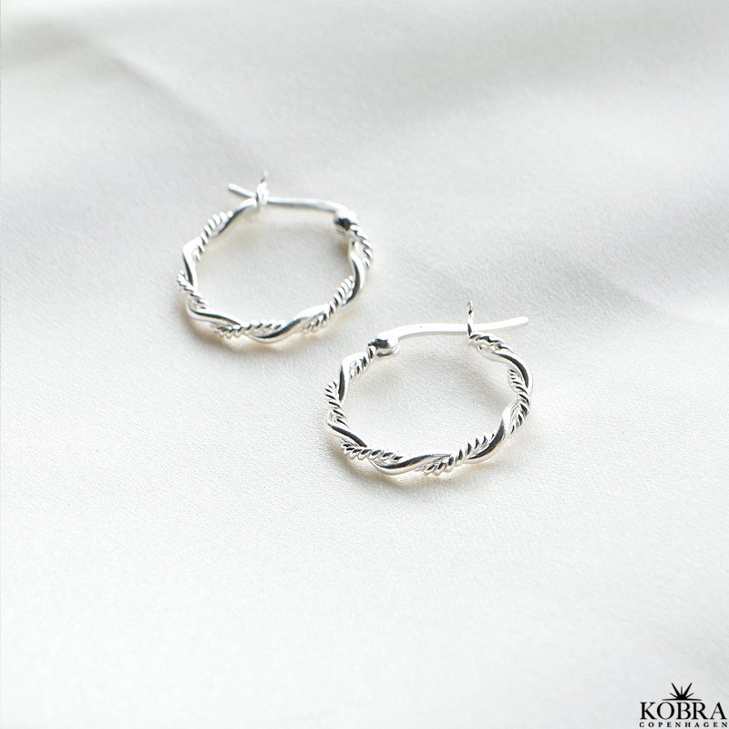 "Sally" smukke snoet slv hoops