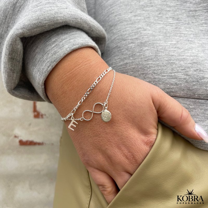 Infinity - sølv armbånd med uendelighedstegnet og amulet med gravering