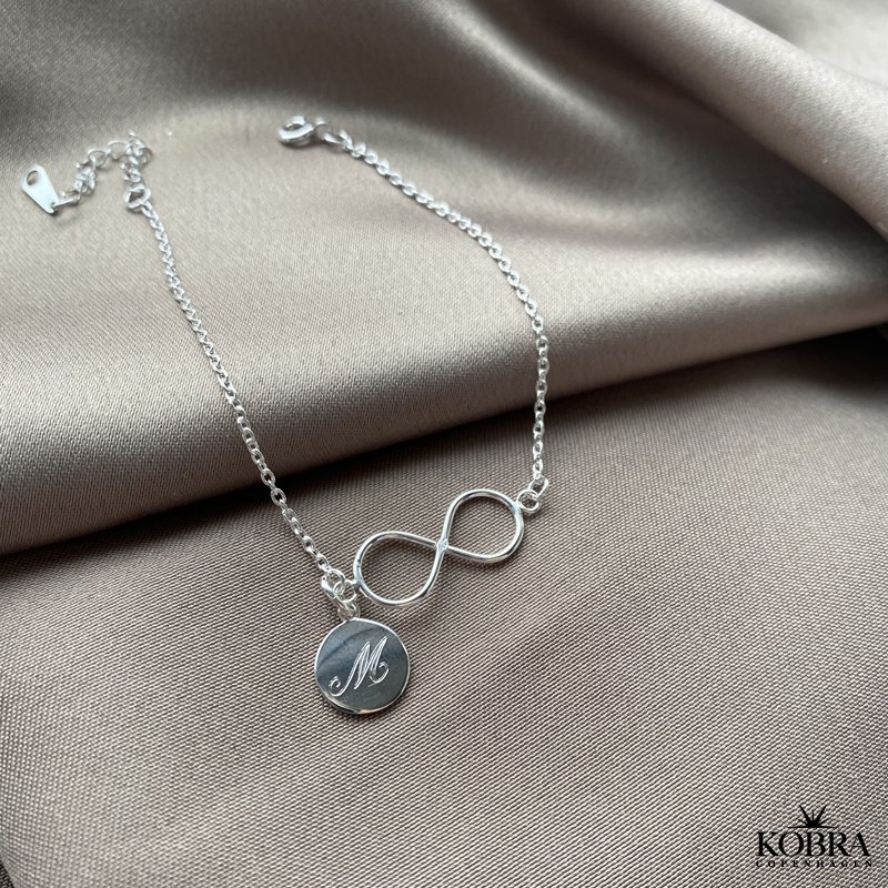 Infinity - sølv armbånd med uendelighedstegnet og amulet med gravering
