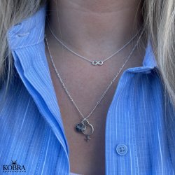 "Girl power" slv halskde med kvindetegn og personlig gravering