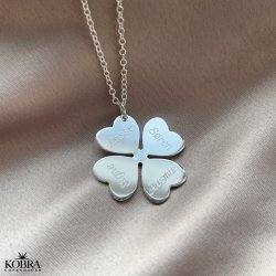 "Arley" Slv halskde med hjerte firklver, personligt graveret