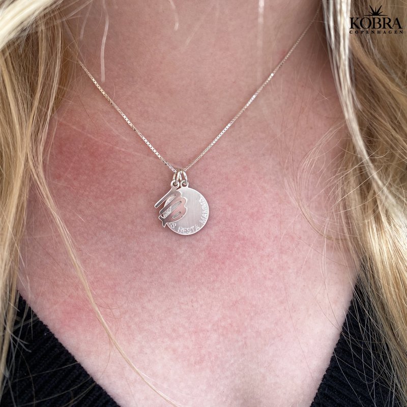 "Hoshi" hndlavet zodiac charm i slv