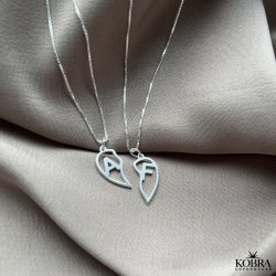 "Soulmate" slv hjertehalskde med dine bogstaver 