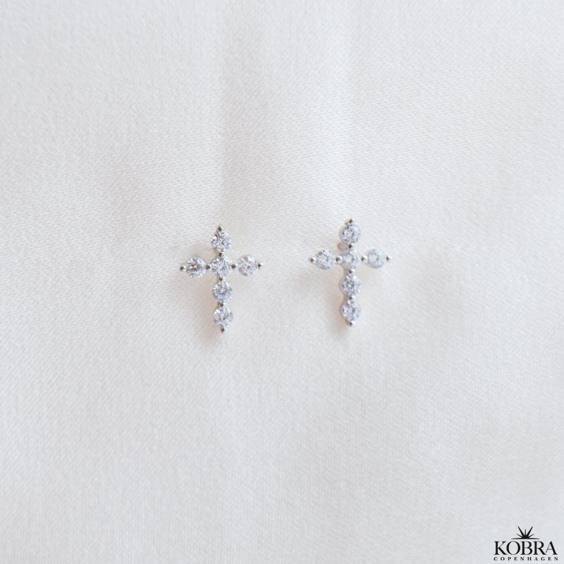 "Kaia" slv kors restik med sten 