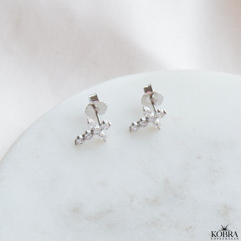 "Kaia" slv kors restik med sten 