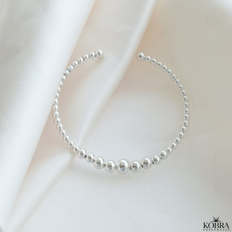 "Mella" slv armbnd / cuff med slv kugler