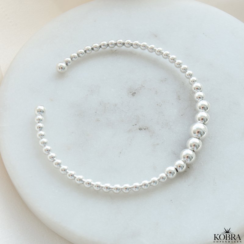 "Mella" slv armbnd / cuff med slv kugler