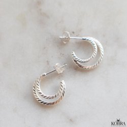 "Cecilie" silver stud earrings with textured rings