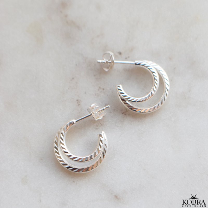 "Cecilie" silver stud earrings with textured rings