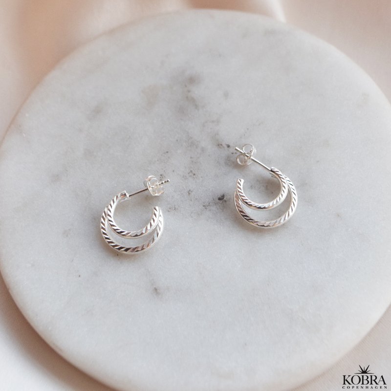 "Cecilie" silver stud earrings with textured rings