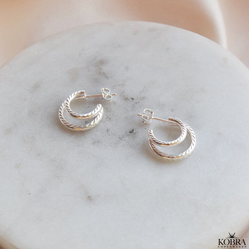 "Cecilie" silver stud earrings with textured rings