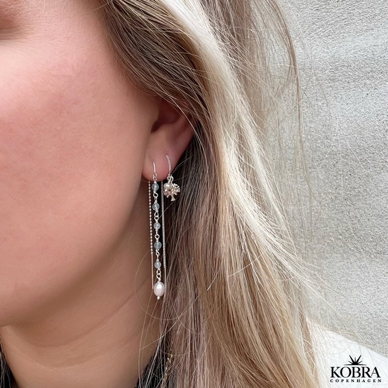 "Ellish" slv retrde med bl aquamariner samt hvid ferskvandsperle