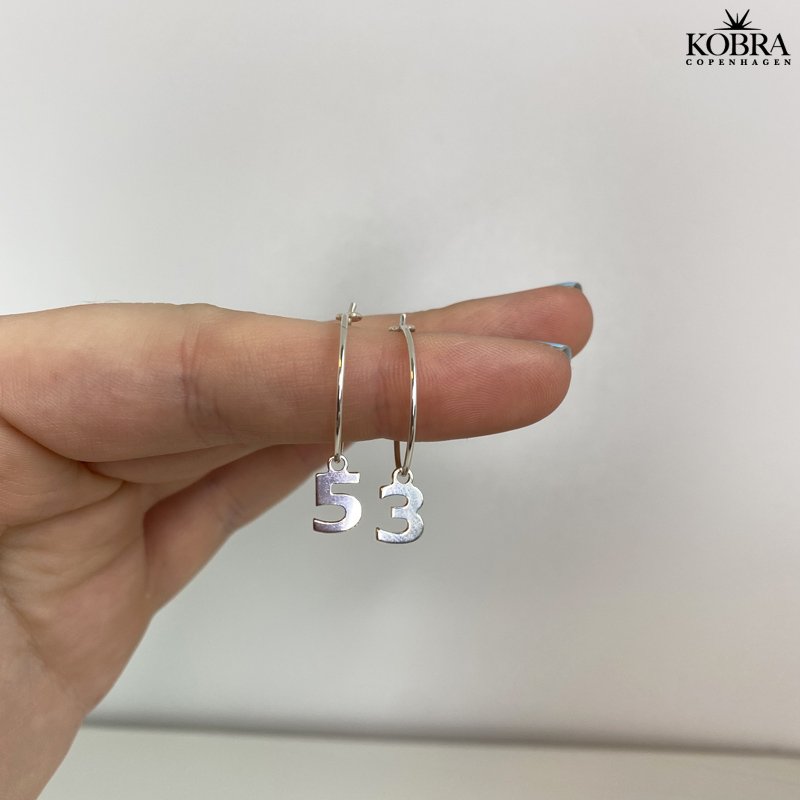 "Lucky number" slv hoops med dine lykketal eller bogstaver