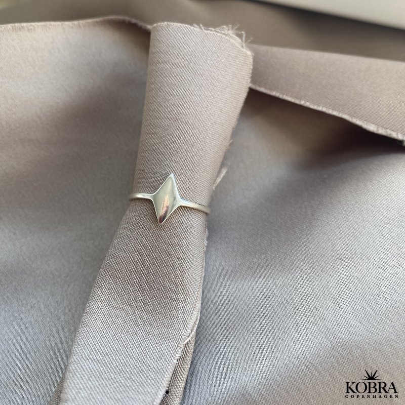 "Harlekin" ring i slv, med personlig gravering