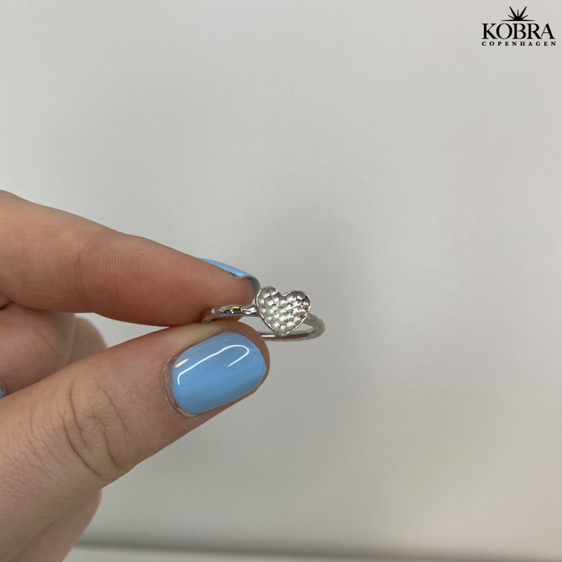 "Louisa" hammerslet hjerte ring i slv
