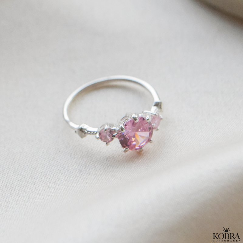 "Rosalia" silver ring with pink stones