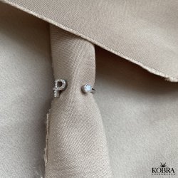 "Zoey" Letter ring in sterling silver with white gems