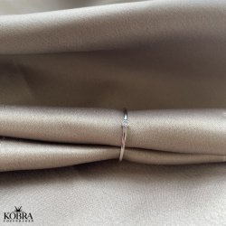 "Frida" enkel slv ring med lille hvid zirkonia