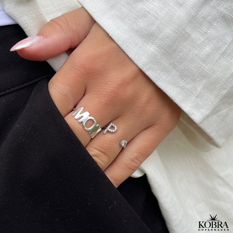 "Zoey" Letter ring in sterling silver with white gems