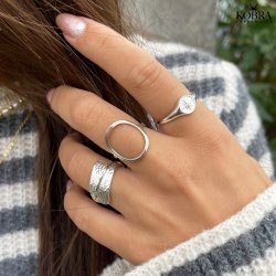 "Circus" handmade ring in sterling silver with a large circle