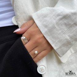 "Luxi" Sterling slv ring med gte ferskvandsperle