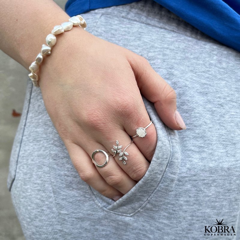 "Circus" hndlavet ring i sterling slv med lille rund cirkel