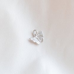"Luma" Charm - s�lv sommerfugl