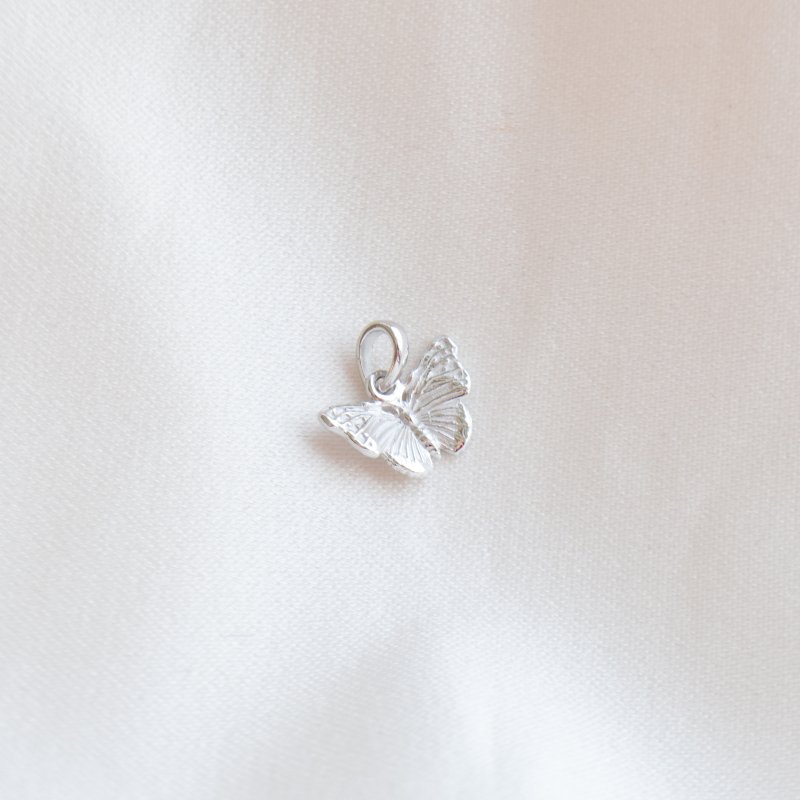 "Luma" Charm - s�lv sommerfugl
