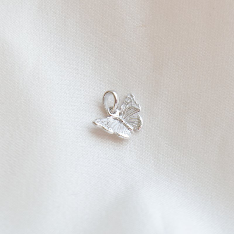 "Luma" Charm - s�lv sommerfugl