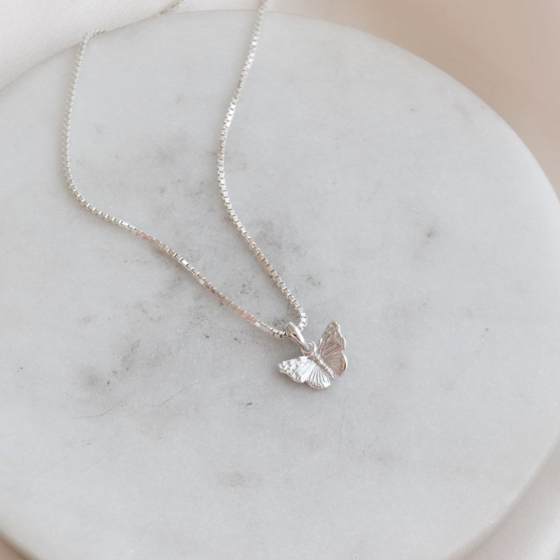 "Luma" Charm - s�lv sommerfugl