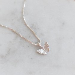 "Luma" Charm - s�lv sommerfugl