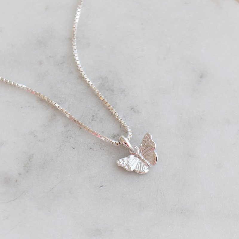 "Luma" Charm - s�lv sommerfugl