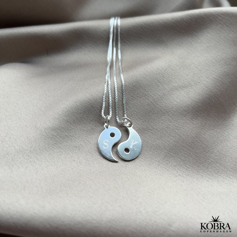Necklace with "Yin Yang" necklace in silver