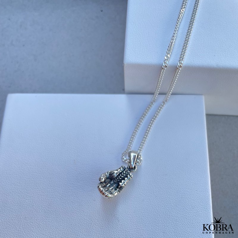 "Boxing" slvhalskde til mnd med boksehandske