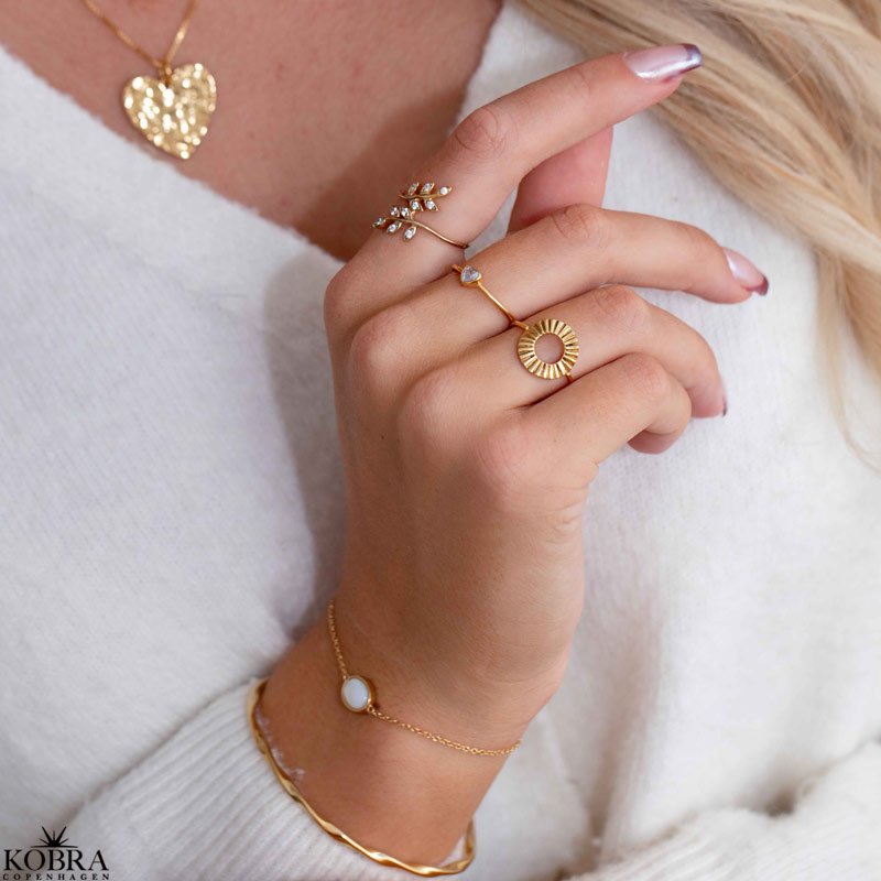 "Junie" heart ring in gold with stones