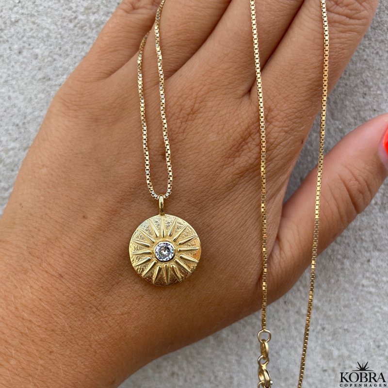 "Torino" gold-plated necklace which symbolizes the sun
