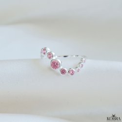 "Solenne" blget ring med lyserde sten i slv