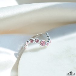 "Solenne" blget ring med lyserde sten i slv