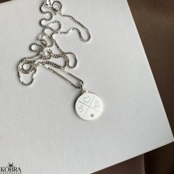 "Precious" slv amulet med kryds gravering