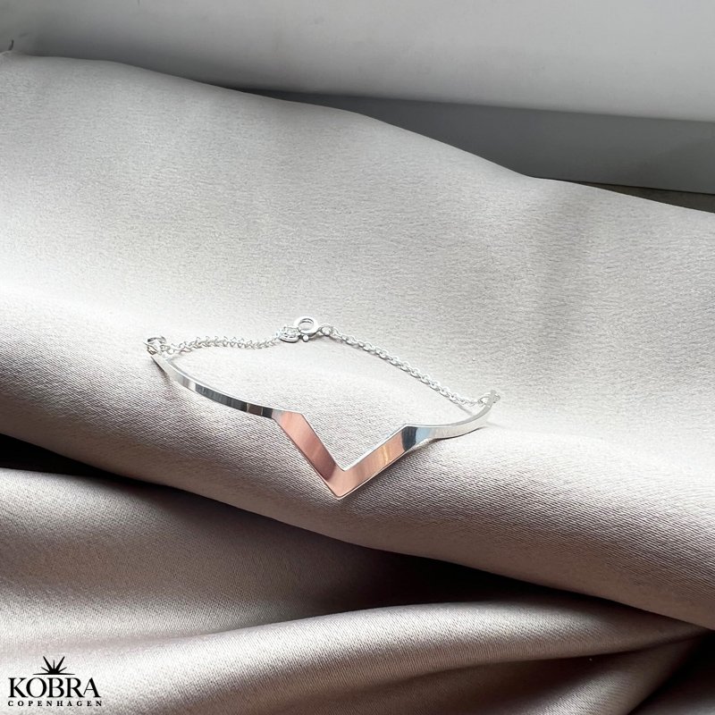 Silver bracelet in triangular design, model Lennox