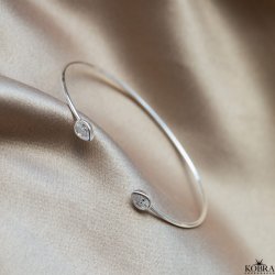 "Tai" slv armbnd / armlet med drbeformet sten - one size!