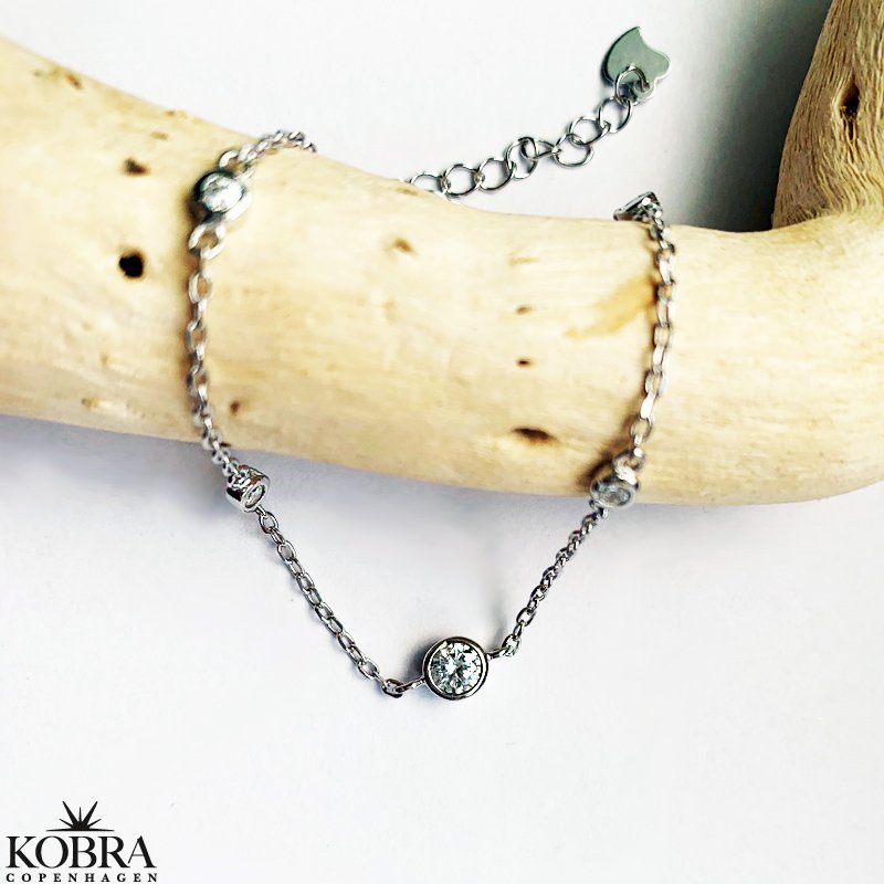 "Jenny" slv armbnd med hvide sten