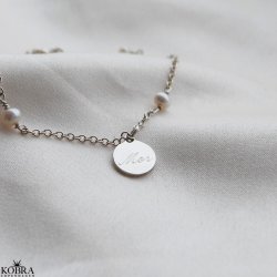 "Anemone" slv armbnd med hvide ferskvandsperler inklusiv gravering