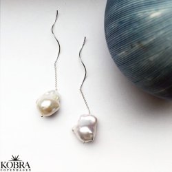 "Creek" store hvide ferskvandsperler  i slv med curvy reringe