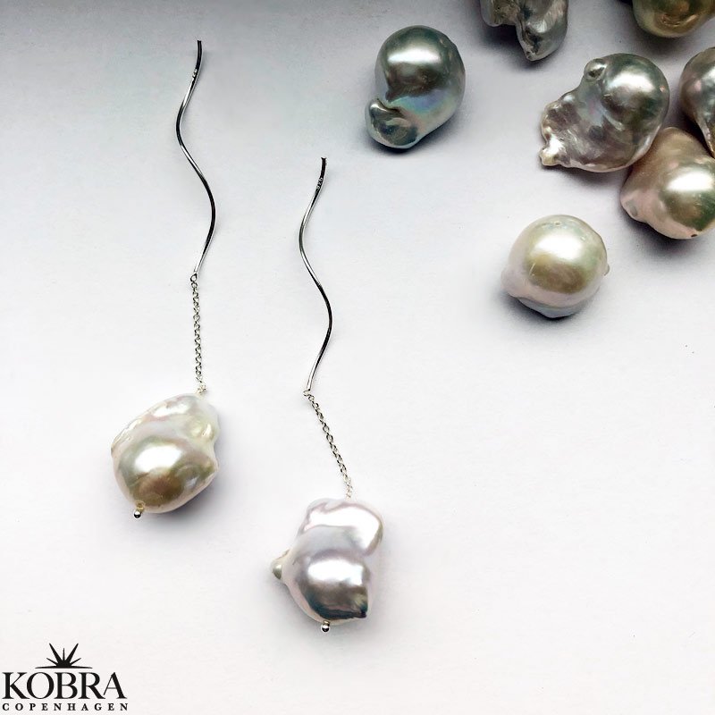 "Creek" store hvide ferskvandsperler  i slv med curvy reringe