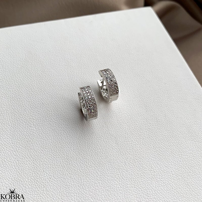 "Silje" sm slv hoops med hvide sten